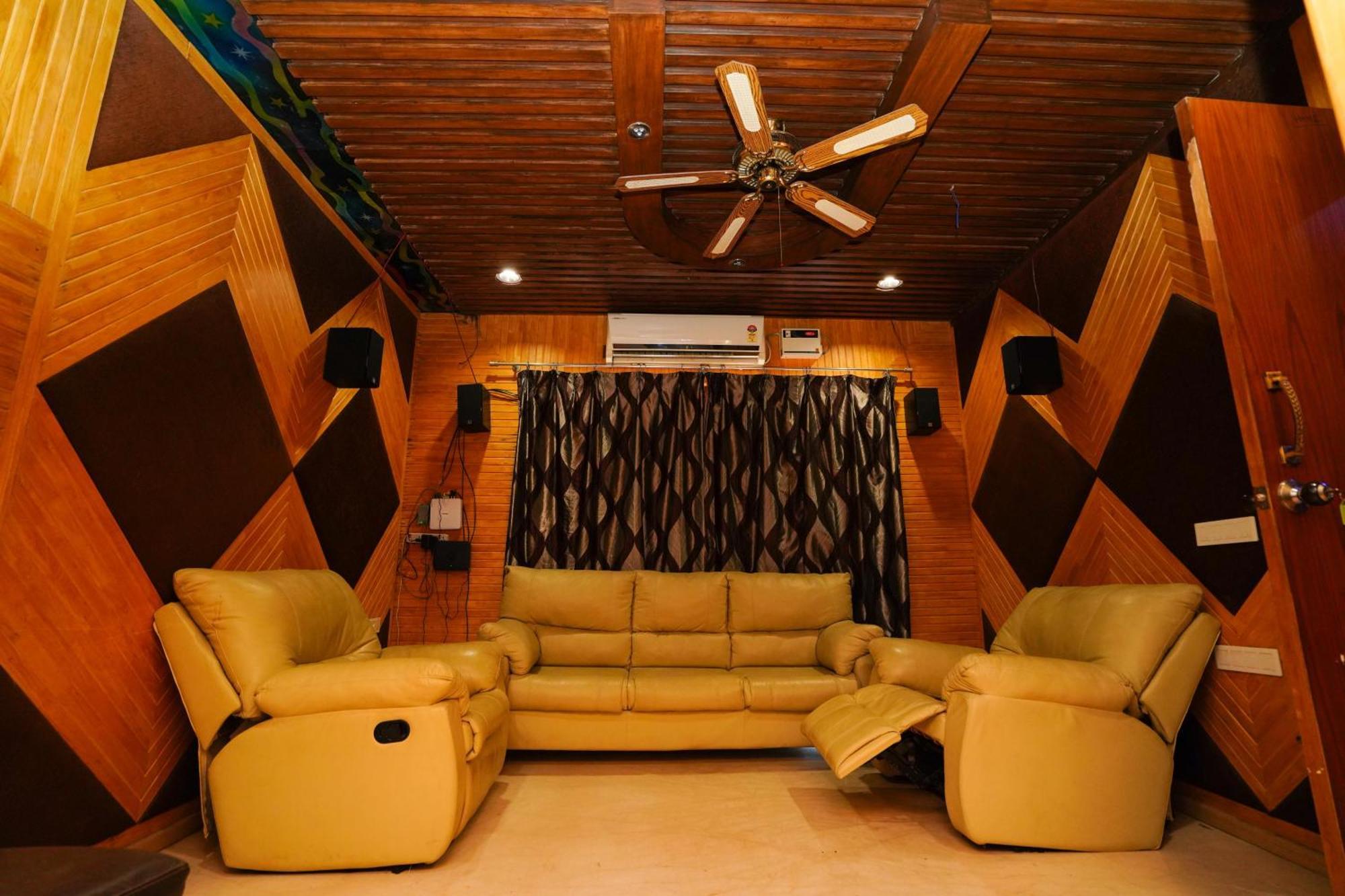 Golden Villa - Duplex House With Private Theater - Near To Alipiri And Bhudevi Ttd Ticket Counter And Kapilateertham Tirupati Bagian luar foto