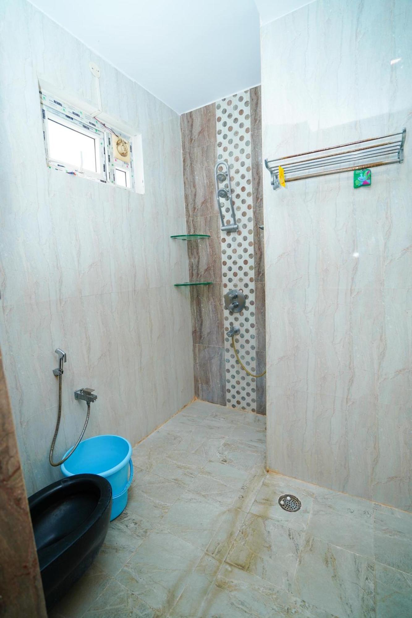 Golden Villa - Duplex House With Private Theater - Near To Alipiri And Bhudevi Ttd Ticket Counter And Kapilateertham Tirupati Bagian luar foto